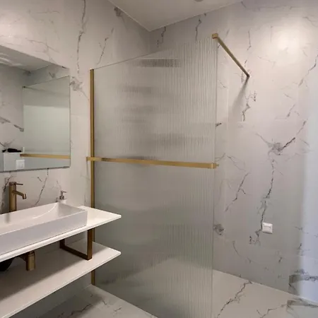 Klimatizovany Apartmanovy Dom S Virivkou, 5b Dunajska Luzna