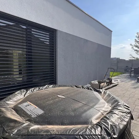 Prázdninový dům Klimatizovany Apartmanovy Dom S Virivkou, 5b Dunajska Luzna