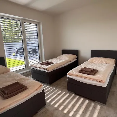 Semesterbostad Klimatizovany Apartmanovy Dom S Virivkou, 5b