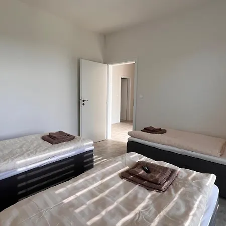 Klimatizovany Apartmanovy Dom S Virivkou, 5b * Dunajska Luzna