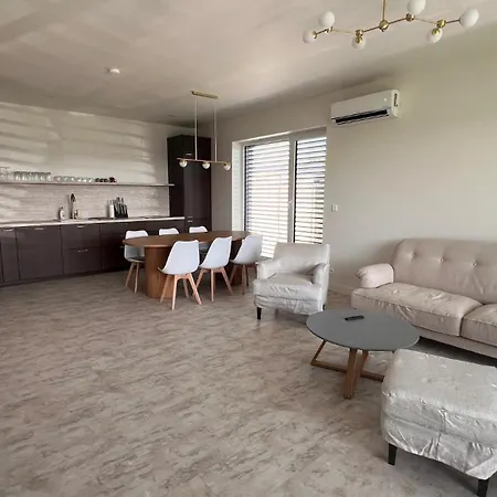 Semesterbostad Klimatizovany Apartmanovy Dom S Virivkou, 5b *